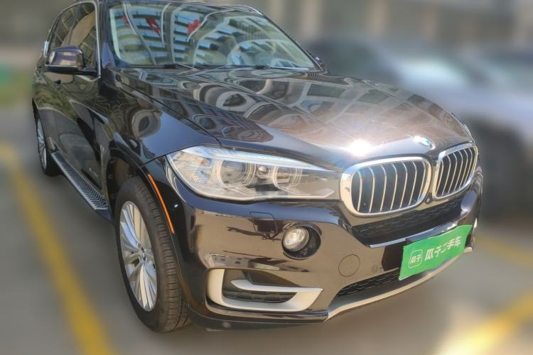 Used BMW X5  Front Right 45 Deg