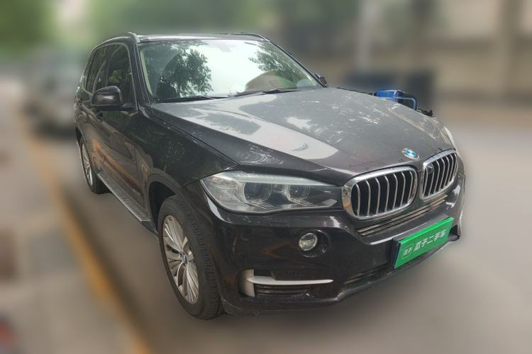 Used BMW X5 2014 xDrive35i Leading Model Front Right 45 Deg