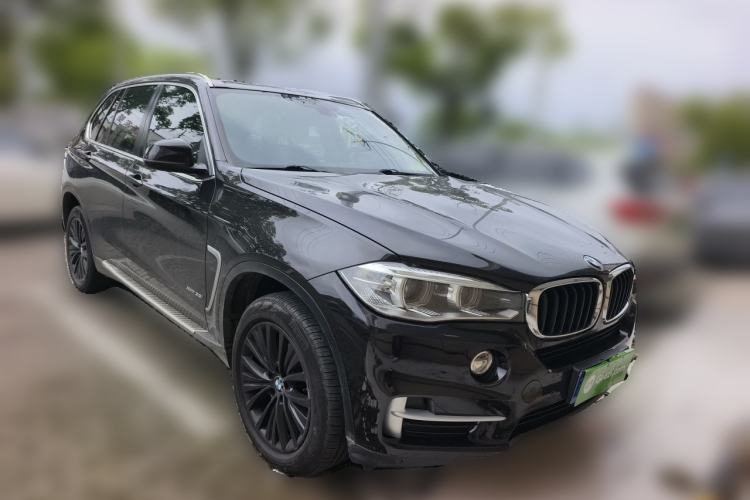 Used BMW X5 2014 xDrive35i Luxury Edition Front Right 45 Deg