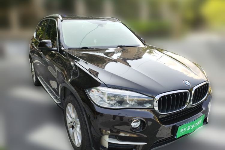 Used BMW X5 2014 xDrive35i Leading Model Front Right 45 Deg