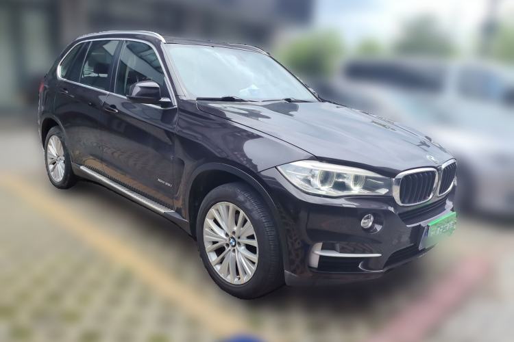 Used BMW X5 2014 xDrive35i Leading Model Front Right 45 Deg