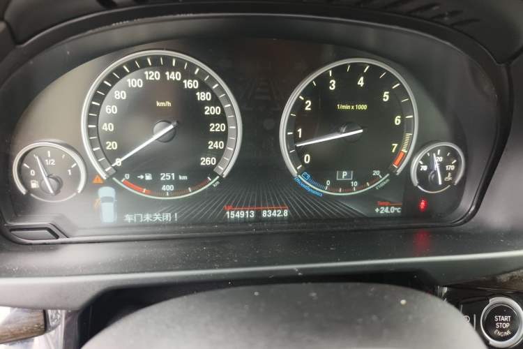 Used BMW X5 2014 xDrive35i Luxury Edition Odometer Close Up