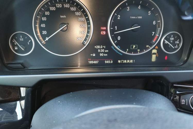 Used BMW X5 2014 xDrive35i Leading Model Odometer Close Up