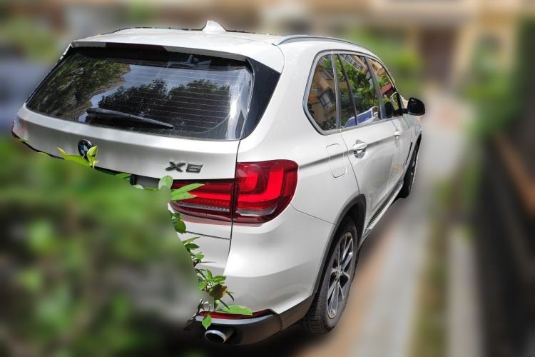 Used BMW X5 2014 xDrive35i Leading Model Rear Right 45 Deg