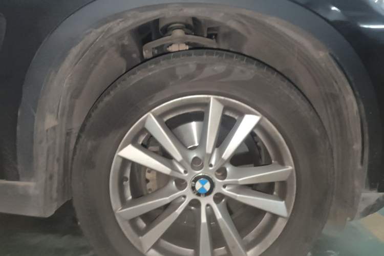 Used BMW X5 2014 xDrive35i Elegant Edition Right Front Wheel Hub