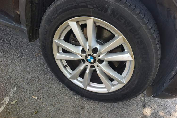 Used BMW X5 2014 xDrive35i Elegant Edition Right Front Wheel Hub