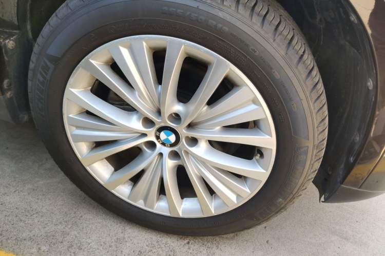 Used BMW X5  Right Front Wheel Hub