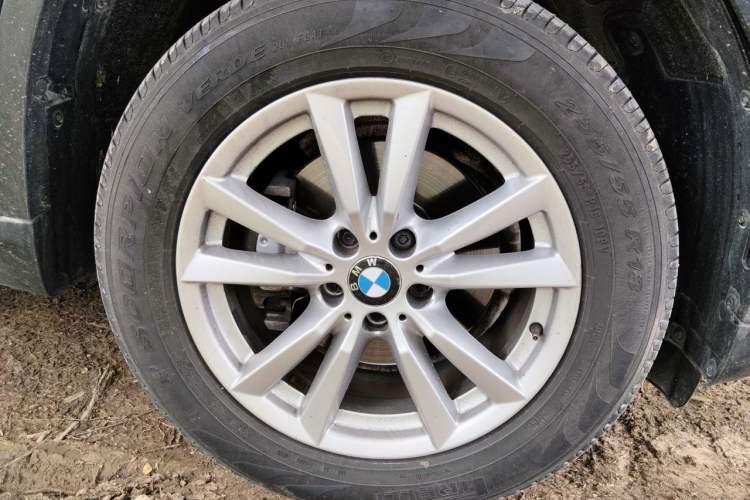 Used BMW X5 2014 xDrive35i Elegant Edition Right Front Wheel Hub