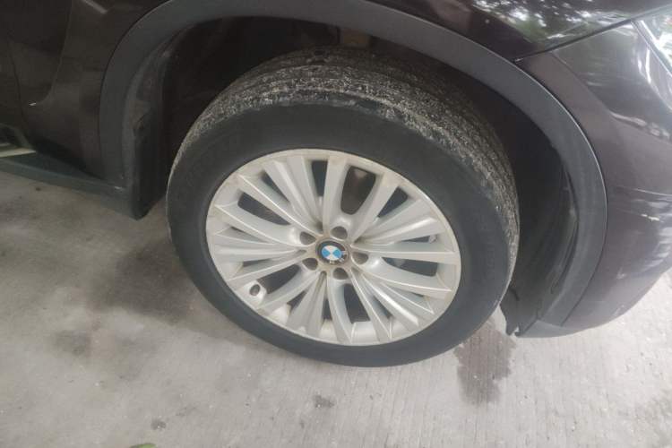 Used BMW X5 2014 xDrive35i Elegant Edition Right Front Wheel Hub