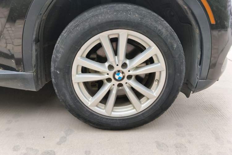 Used BMW X5 2014 xDrive35i Elegant Edition Right Front Wheel Hub