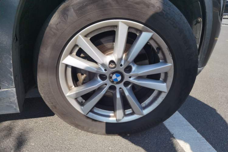 Used BMW X5 2014 xDrive35i Elegant Edition Right Front Wheel Hub