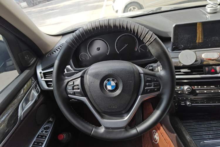 Used BMW X5 2014 xDrive35i Leading Model Steering Wheel