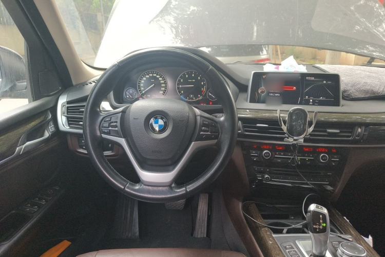 Used BMW X5 2014 xDrive35i Leading Model Steering Wheel