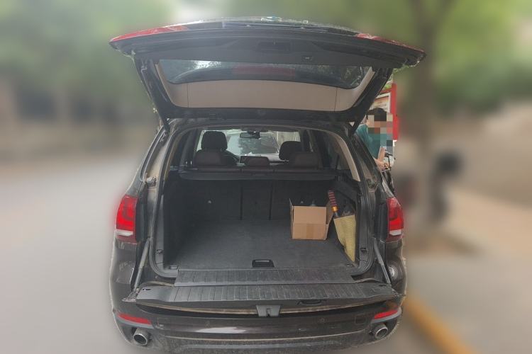 Used BMW X5 2014 xDrive35i Leading Model Trunk