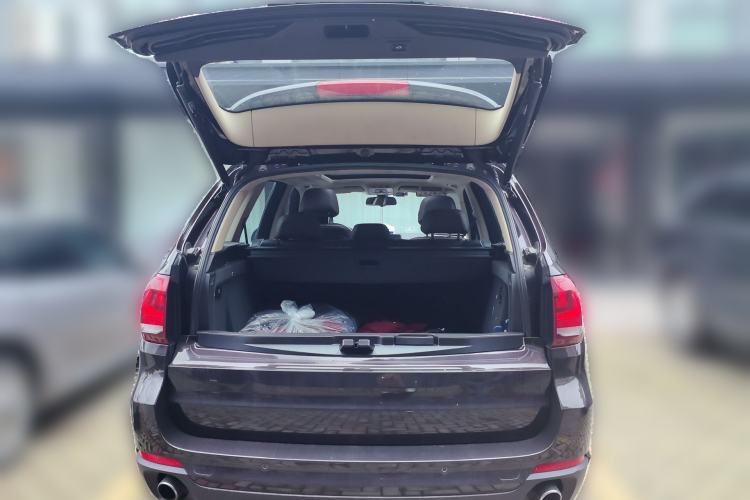 Used BMW X5 2014 xDrive35i Leading Model Trunk