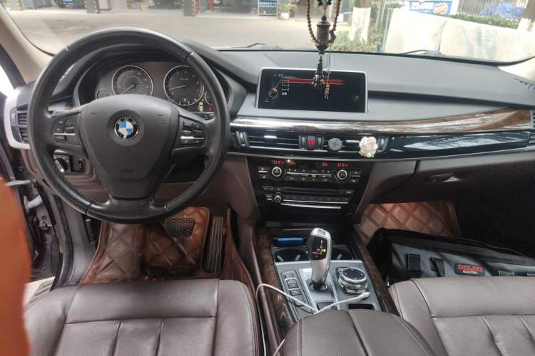 Used BMW X5  Center Console