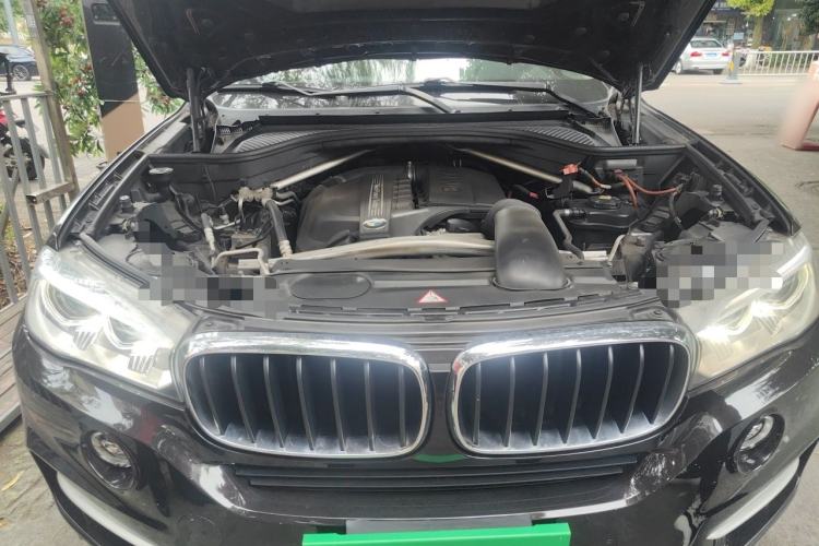 Used BMW X5  Engine Bay