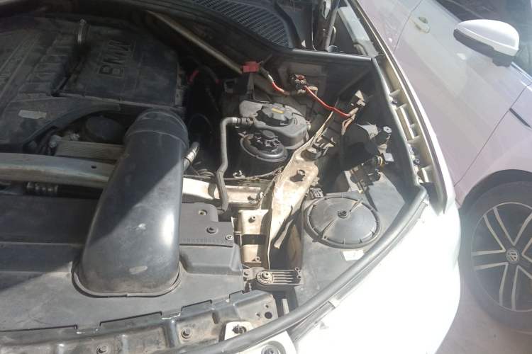 Used BMW X5 2014 xDrive35i Elegant Edition Engine Bay Left