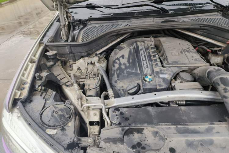 Used BMW X5 2014 xDrive35i Leading Model Engine Bay Right