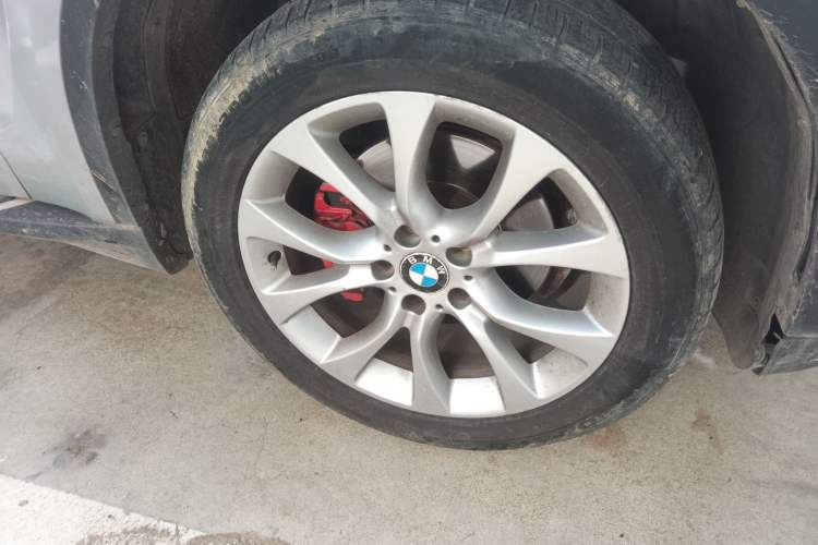 Used BMW X5 2014 xDrive35i Elegant Edition Right Front Wheel Hub