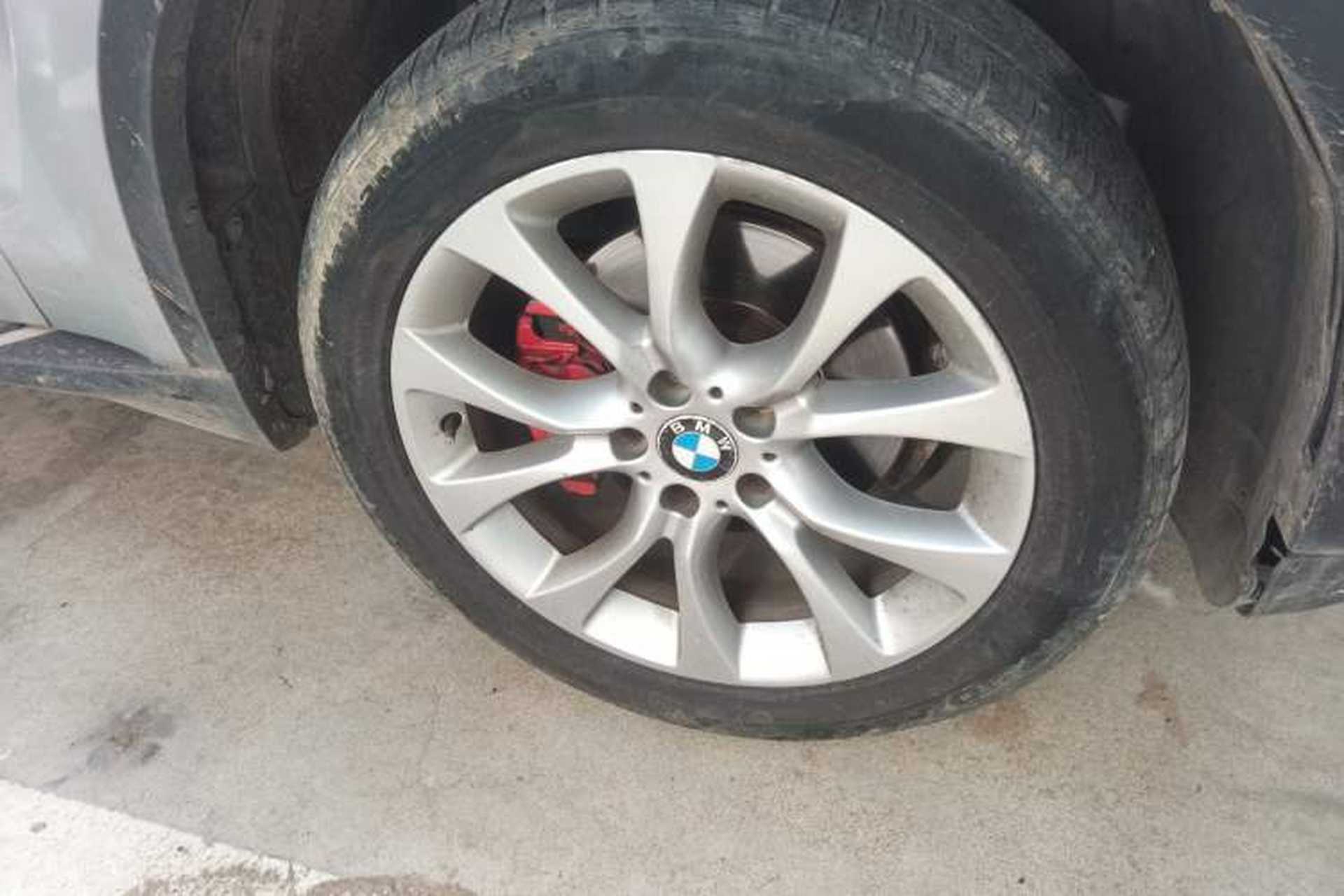 Used BMW X5 2014 xDrive35i Elegant Edition Right Front Wheel Hub