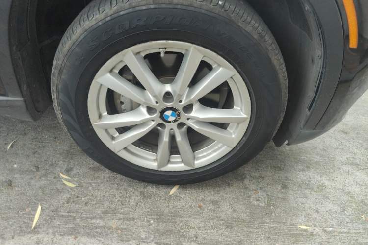 Used BMW X5  Right Front Wheel Hub