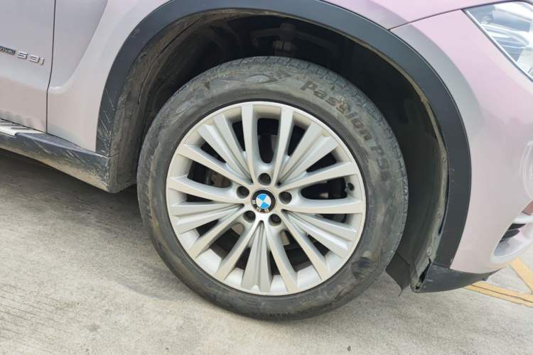 Used BMW X5 2014 xDrive35i Luxury Edition Right Front Wheel Hub