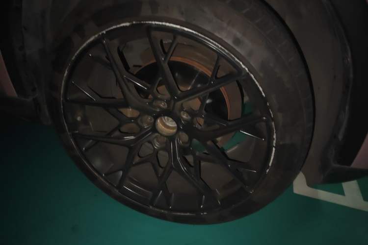 Used BMW X5 2014 xDrive35i Elegant Edition Right Front Wheel Hub