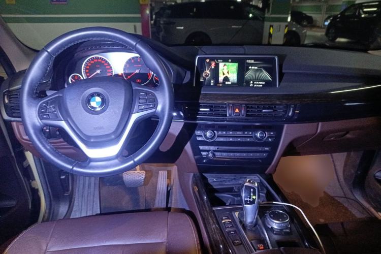 Used BMW X5 2014 xDrive35i Luxury Edition Center Console