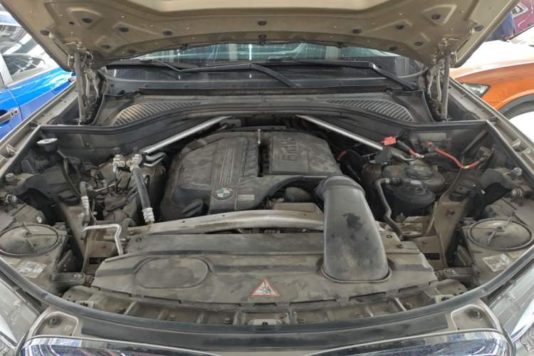 Used BMW X5 2014 xDrive35i Leading Model Engine Bay