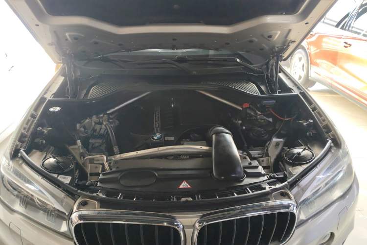 Used BMW X5 2014 xDrive35i Elegant Edition Engine Bay