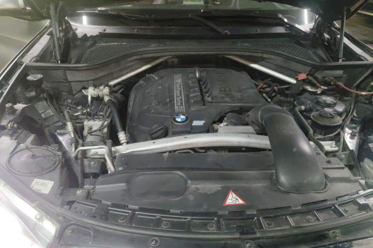 Used BMW X5 2014 xDrive35i Luxury Edition Engine Bay