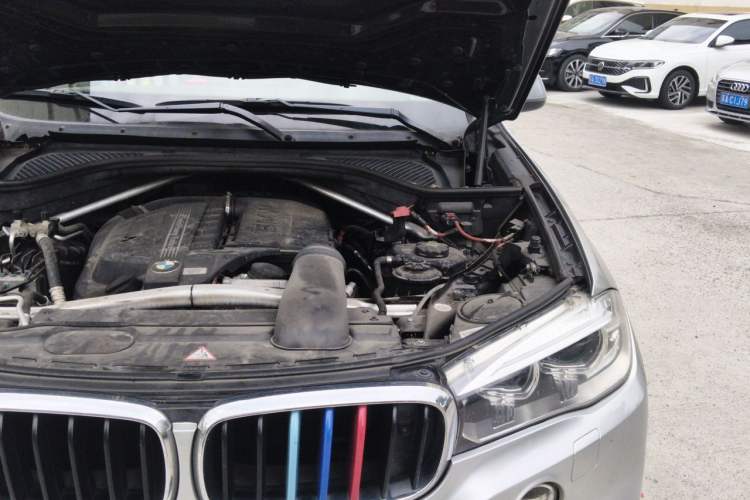 Used BMW X5 2014 xDrive35i Luxury Edition Engine Bay Left