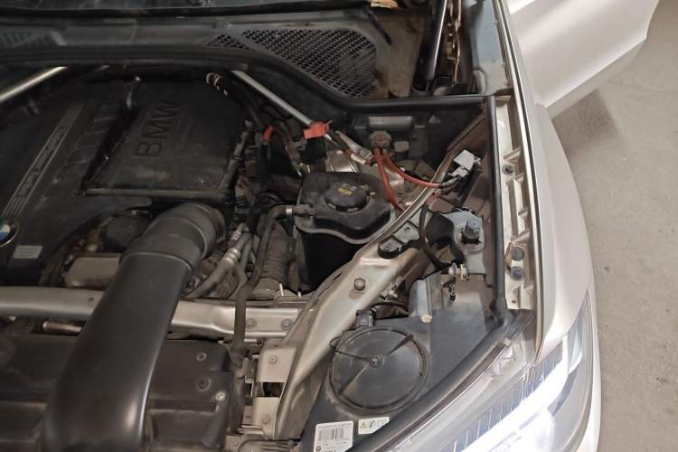 Used BMW X5 2014 xDrive35i Elegant Edition Engine Bay Left