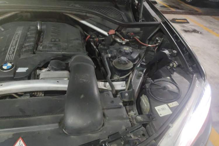 Used BMW X5 2014 xDrive35i Luxury Edition Engine Bay Left