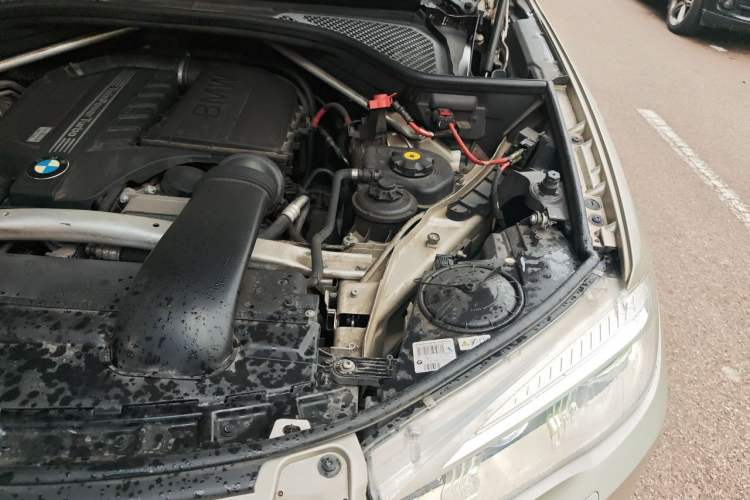 Used BMW X5 2014 xDrive35i Elegant Edition Engine Bay Left