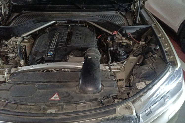 Used BMW X5 2014 xDrive35i Luxury Edition Engine Bay Left