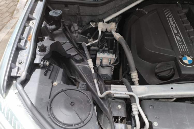 Used BMW X5 2014 xDrive35i Elegant Edition Engine Bay Right