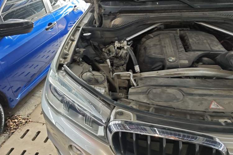 Used BMW X5 2014 xDrive35i Leading Model Engine Bay Right