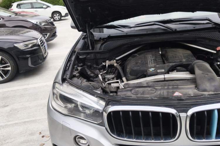 Used BMW X5 2014 xDrive35i Luxury Edition Engine Bay Right