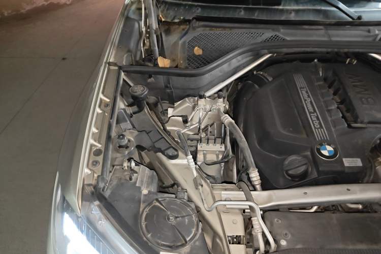 Used BMW X5 2014 xDrive35i Elegant Edition Engine Bay Right
