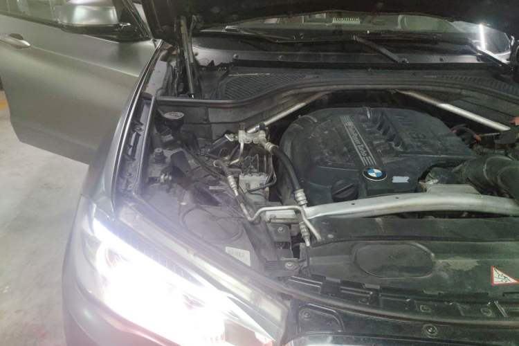 Used BMW X5 2014 xDrive35i Luxury Edition Engine Bay Right