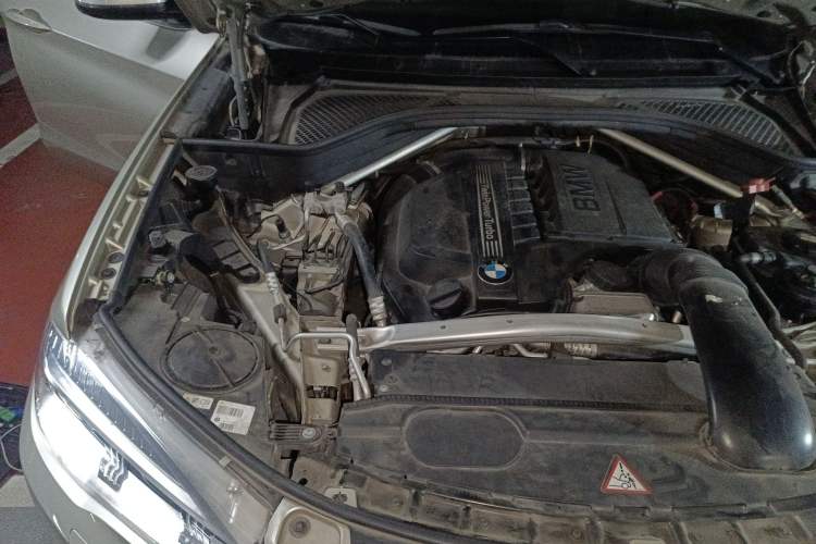 Used BMW X5 2014 xDrive35i Luxury Edition Engine Bay Right