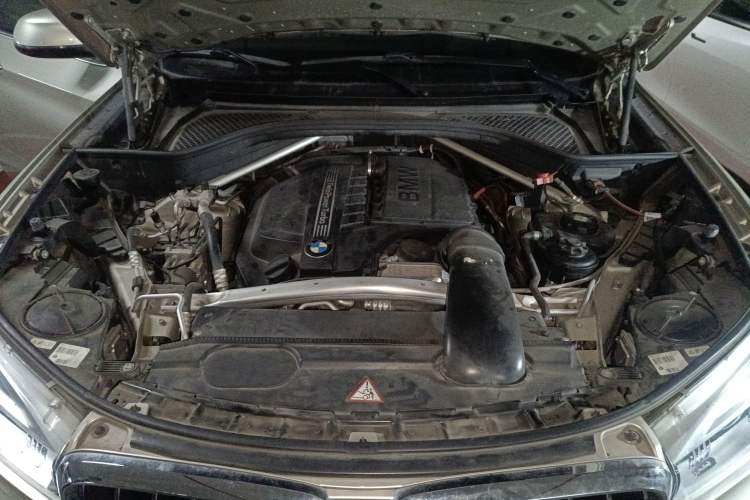Used BMW X5 2014 xDrive35i Luxury Edition Engine Bay