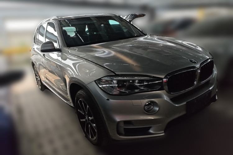 Used BMW X5 2014 xDrive35i Leading Model Front Right 45 Deg