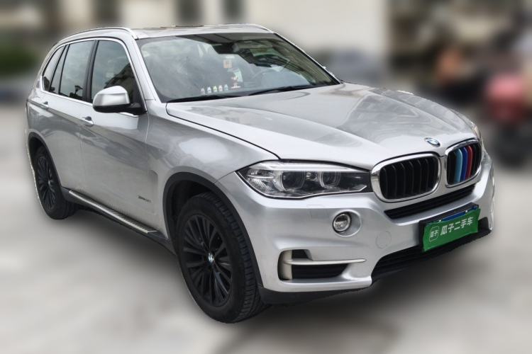 Used BMW X5 2014 xDrive35i Luxury Edition Front Right 45 Deg
