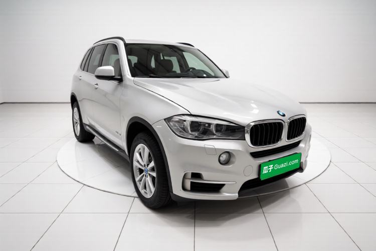 Used BMW X5 2014 xDrive35i Elegant Edition Front Right 45 Deg