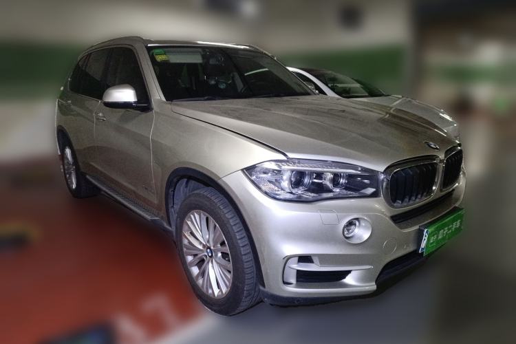 Used BMW X5 2014 xDrive35i Luxury Edition Front Right 45 Deg