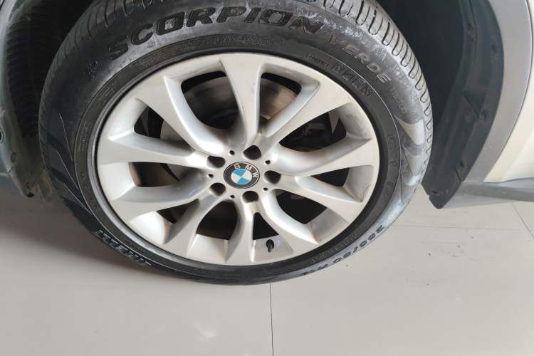 Used BMW X5 2014 xDrive35i Elegant Edition Left Front Wheel Hub