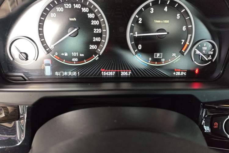 Used BMW X5 2014 xDrive35i Leading Model Odometer Close Up
